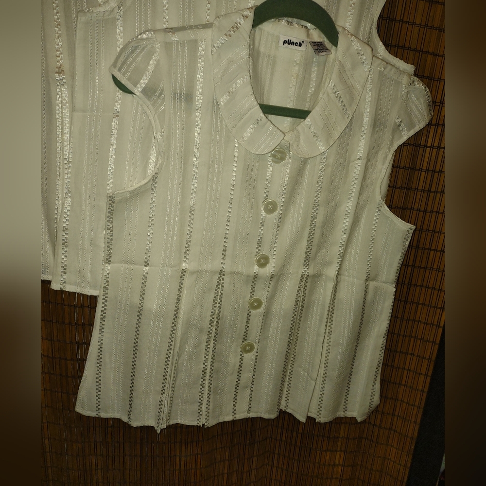 NEW Chic Sleeveless Blouse with Button Detail